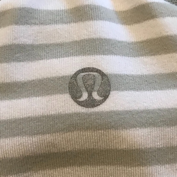 🌼🌸Lululemon wide strap tank with built in bra. 6 - Picture 2 of 6